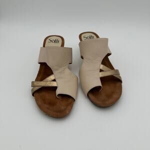 Womens Sofft Shoes Sandals Size 9M Cream Leather Uppers with Gold